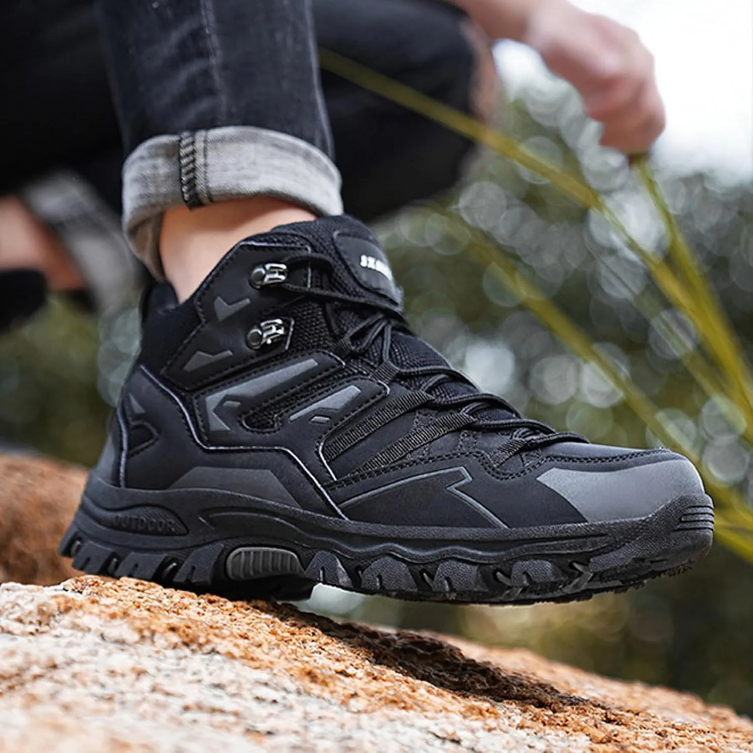 Lightweight Shoes Men and Winter Hiking Shoes High Top Climbing Hiking Outdoor Casual Sports