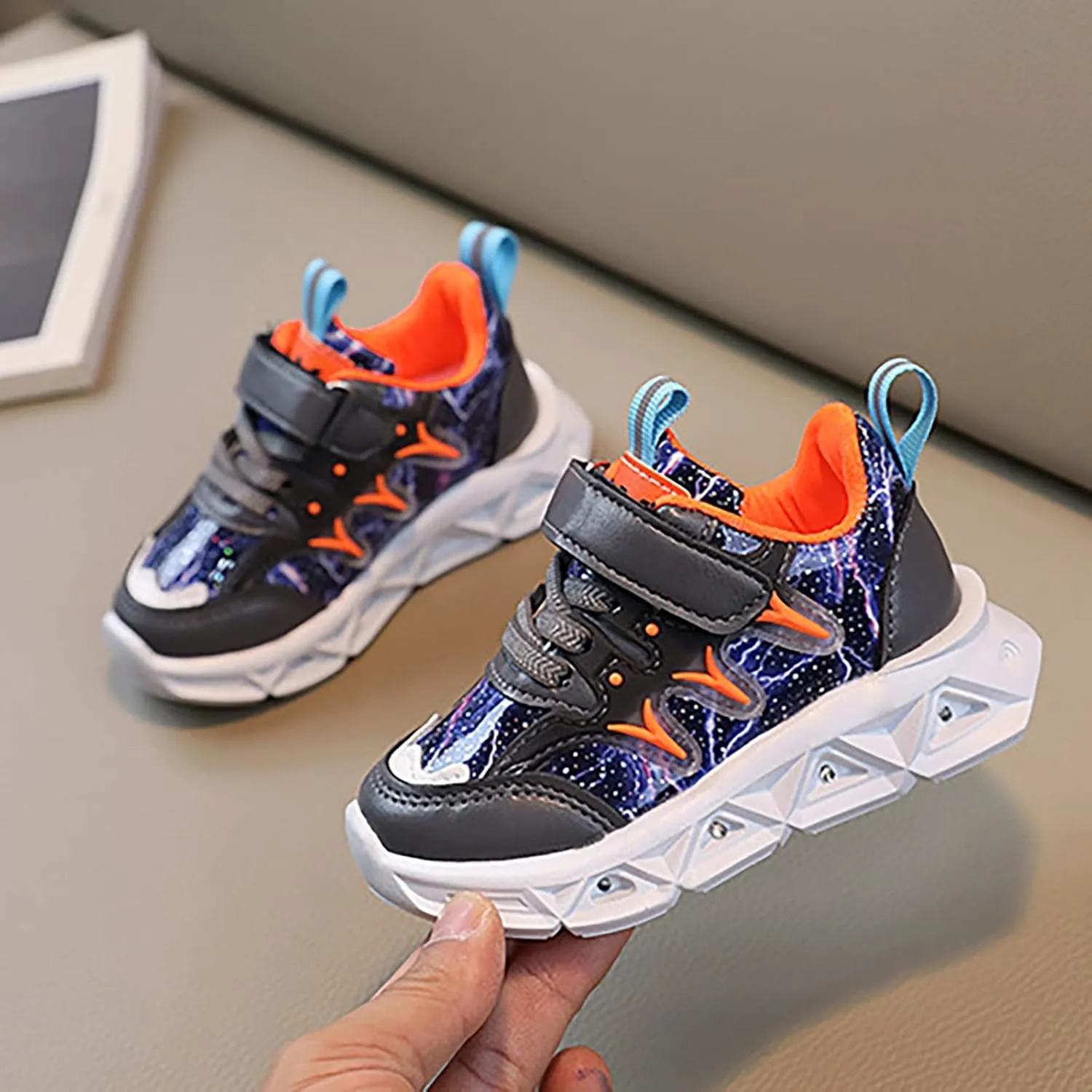 Toddler Boys Girls Light Up Shoes, Lightweight Breathable Anti-Slip, Led Flashing Sport Sneakers Best Gift